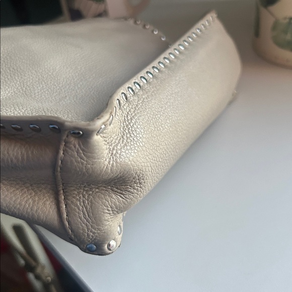 Michael Kors tan pebbled leather chain crossbody bag neutral moto flawed - Picture 7 of 11